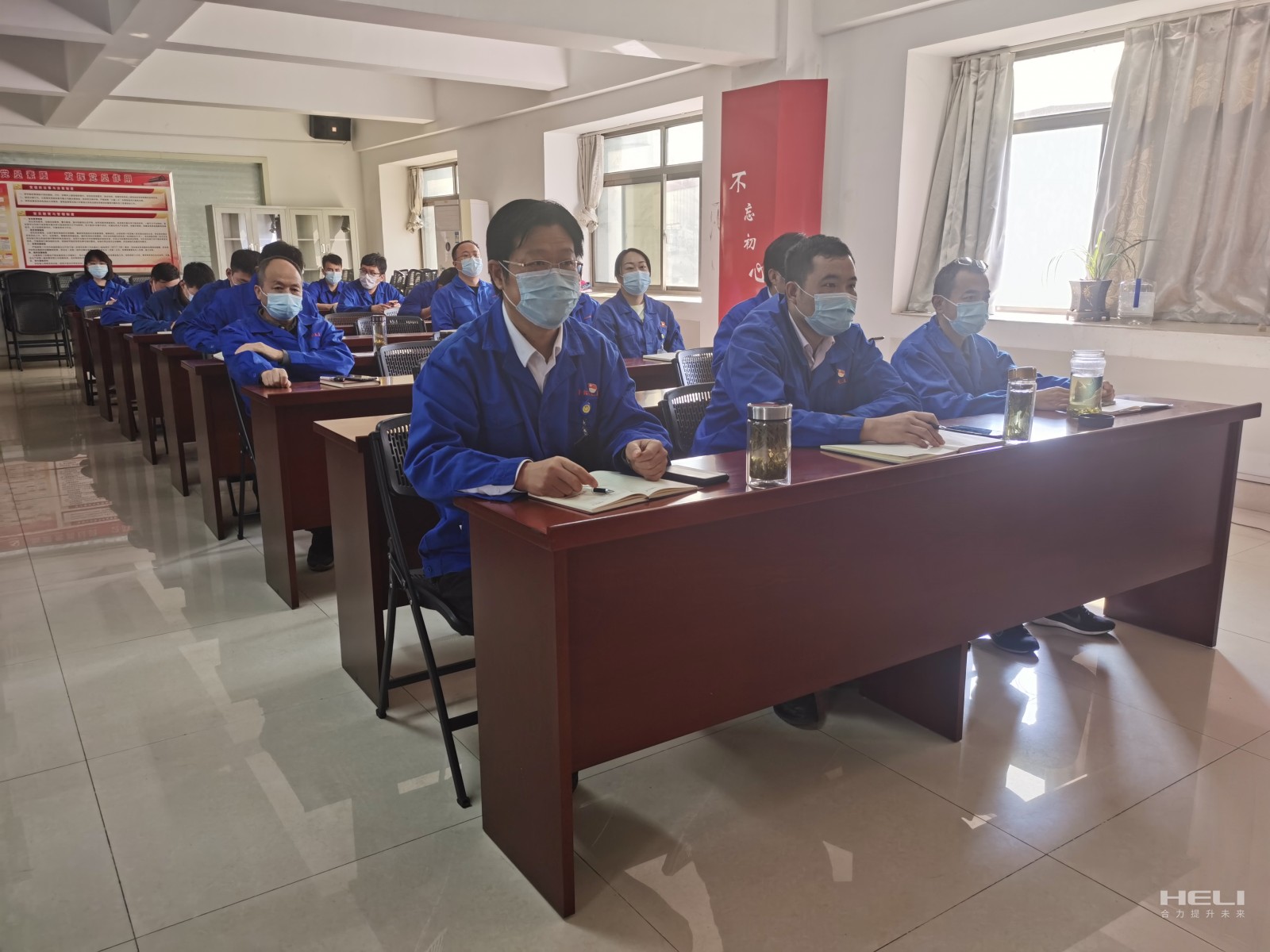 集中收看黨的二十大開幕會直播.jpg 集中收看黨的二十大開幕會直播.jpg