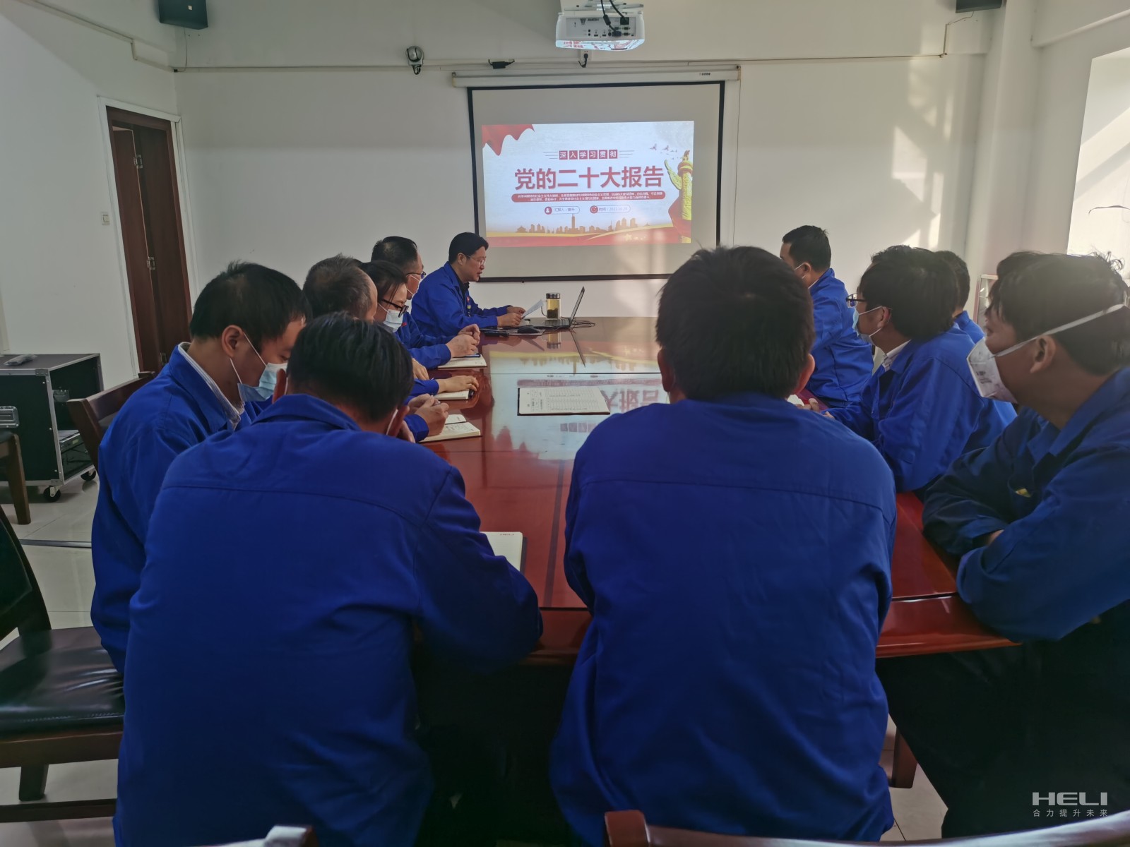 集中學(xué)習(xí)黨的二十大報告.jpg 集中學(xué)習(xí)黨的二十大報告.jpg