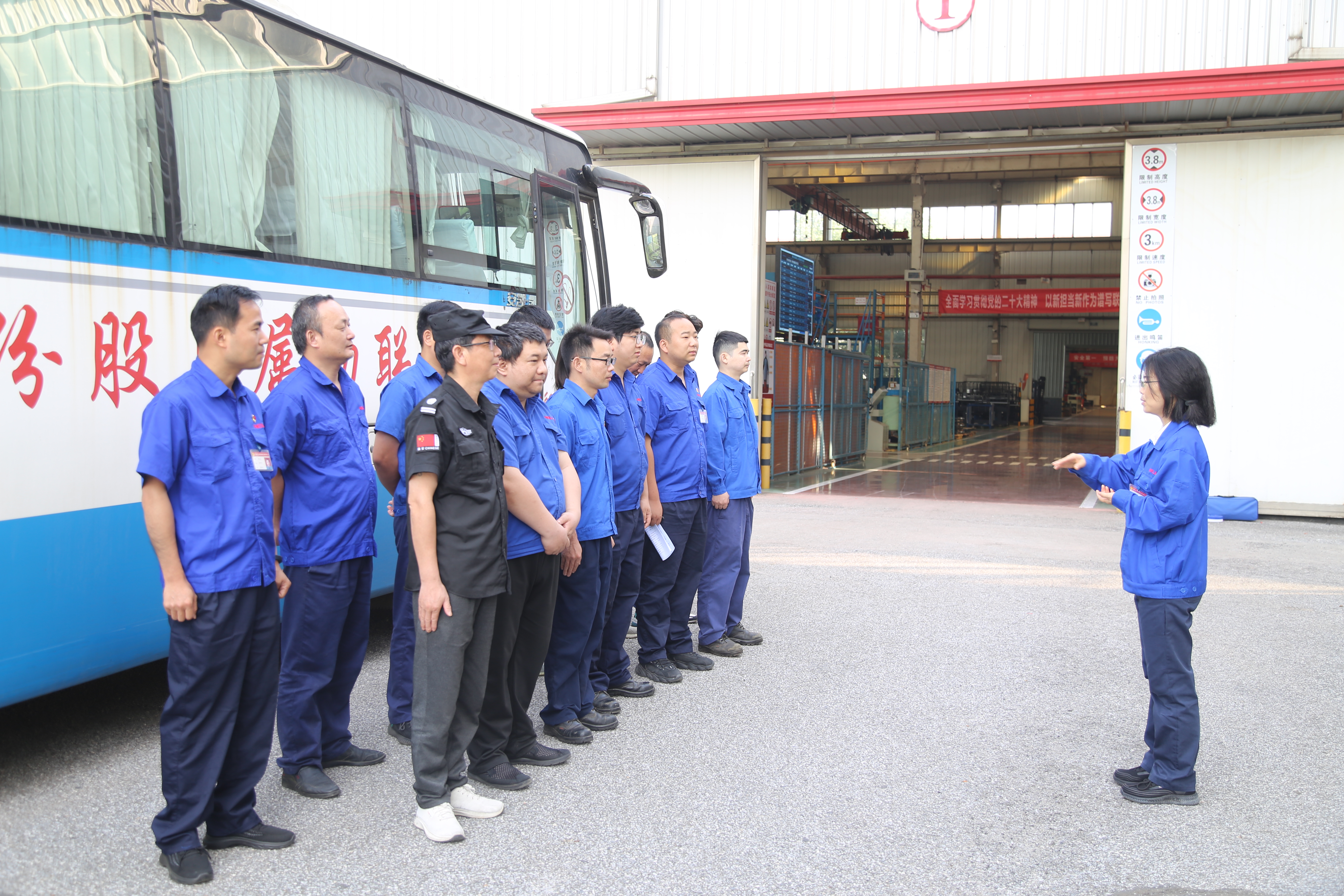 公司黨委副書記、紀委書記王麗作總結講話.JPG 公司黨委副書記、紀委書記王麗作總結講話.JPG