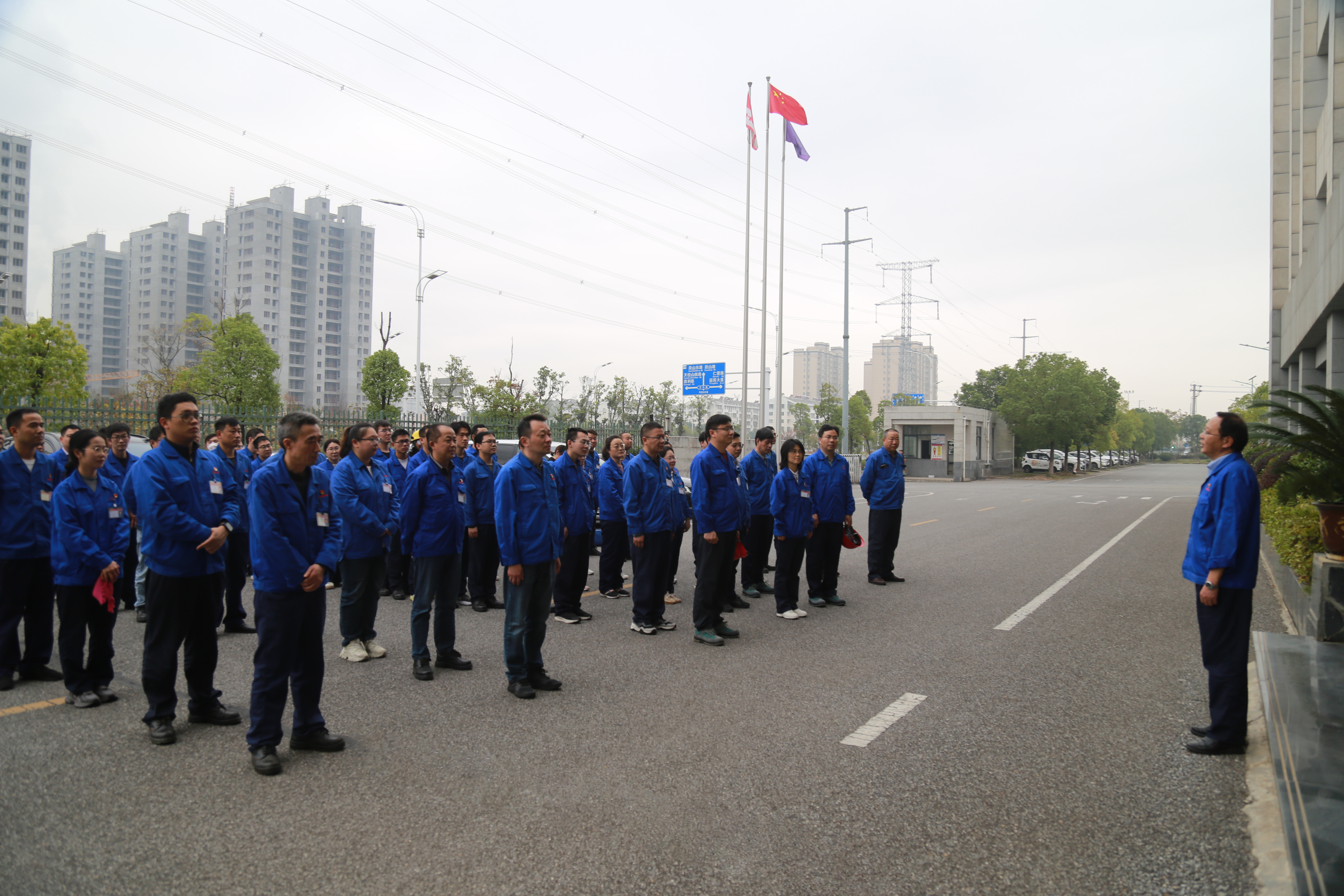 6.吳海曙作消防應急與疏散演練總結.JPG 6.吳海曙作消防應急與疏散演練總結.JPG